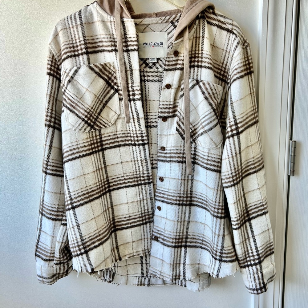Wallflower Hooded Cream Brown Flannel Shacket. Sz S